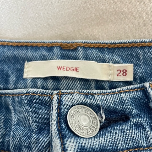 Levi’s Wedgie Jeans - Picture 2 of 6